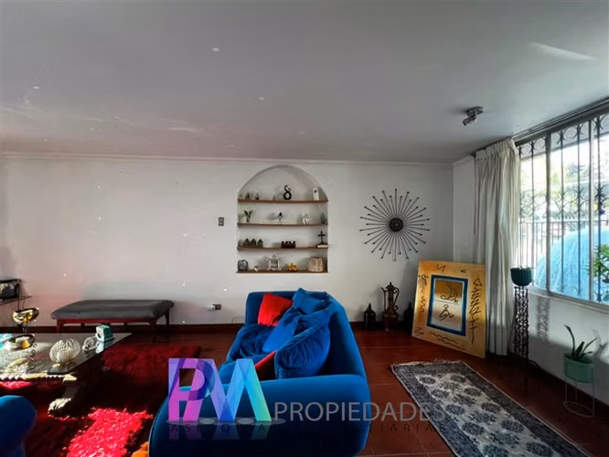 Casa en venta de 4 dorm. en Peñalolén