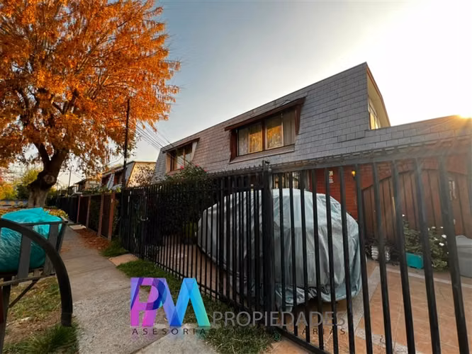 Casa en venta de 4 dorm. en Peñalolén