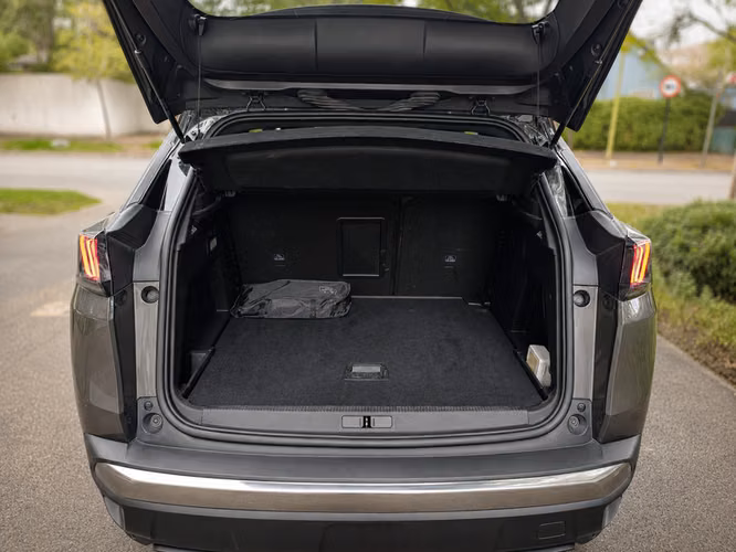 PEUGEOT 3008 GT BLUEHDI 130 EAT8 - 2024 | 2876