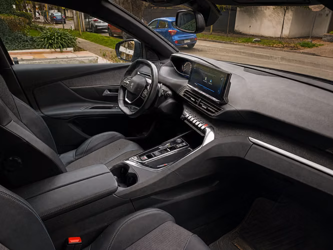 PEUGEOT 3008 GT BLUEHDI 130 EAT8 - 2024 | 2876