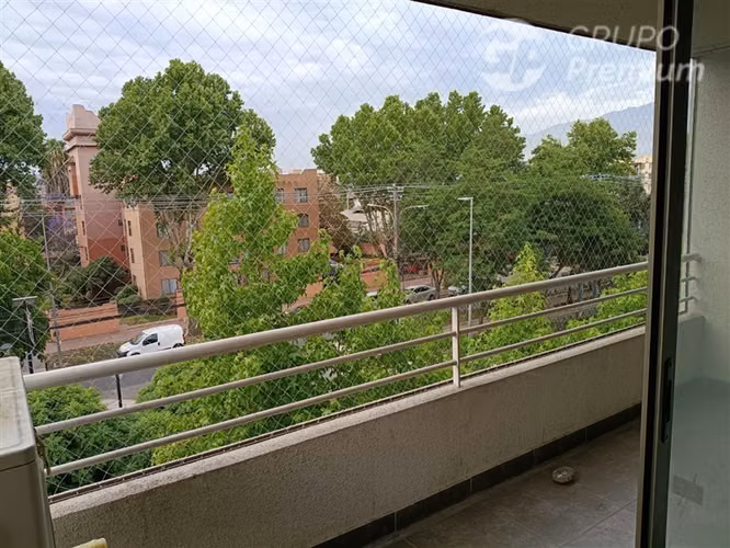 Departamento en venta de 3 dorm. en La Cisterna