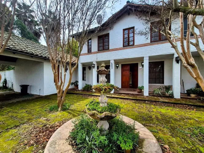 Casa en venta de 4 dorm. en Malloa