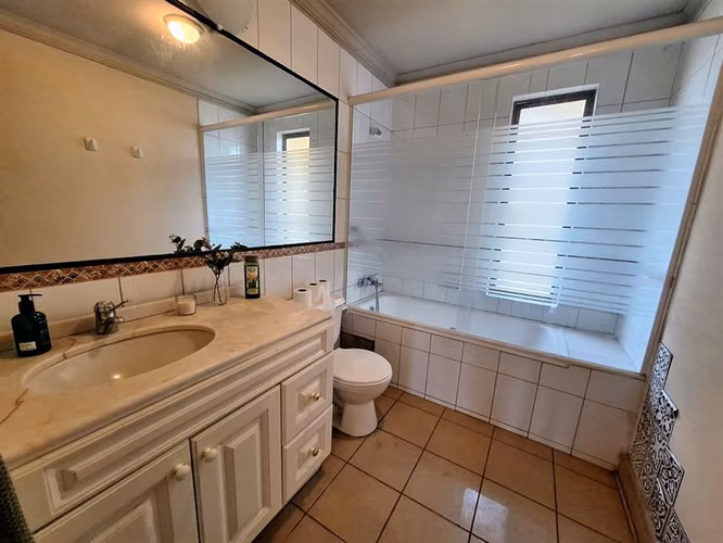 Casa en venta de 4 dorm. en Malloa