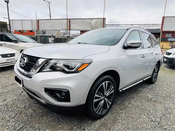 Nissan Pathfinder 2018 solo 54.000 km