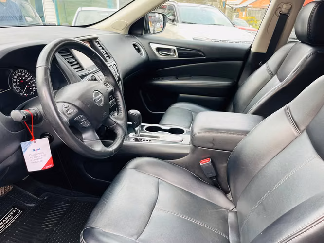 Nissan Pathfinder 2018 solo 54.000 km