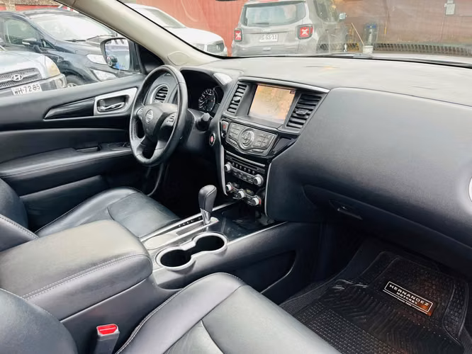 Nissan Pathfinder 2018 solo 54.000 km