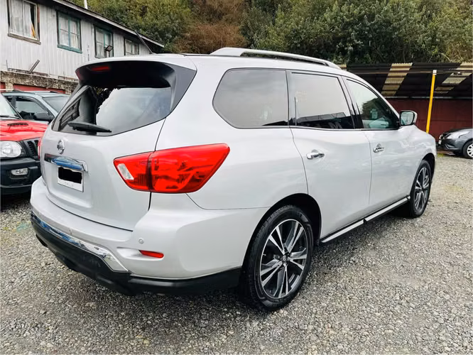 Nissan Pathfinder 2018 solo 54.000 km