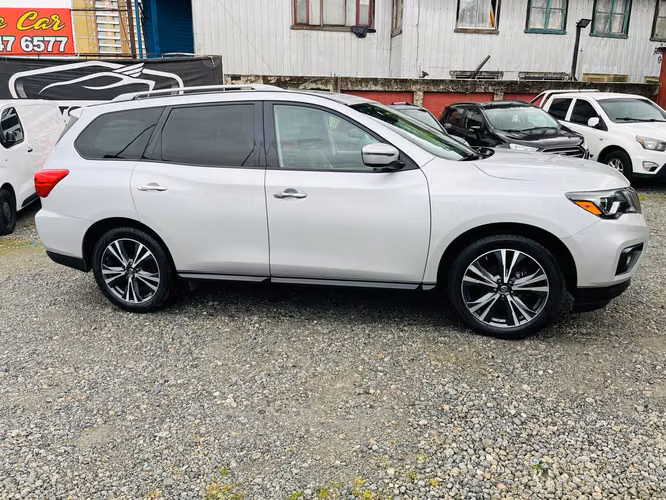Nissan Pathfinder 2018 solo 54.000 km