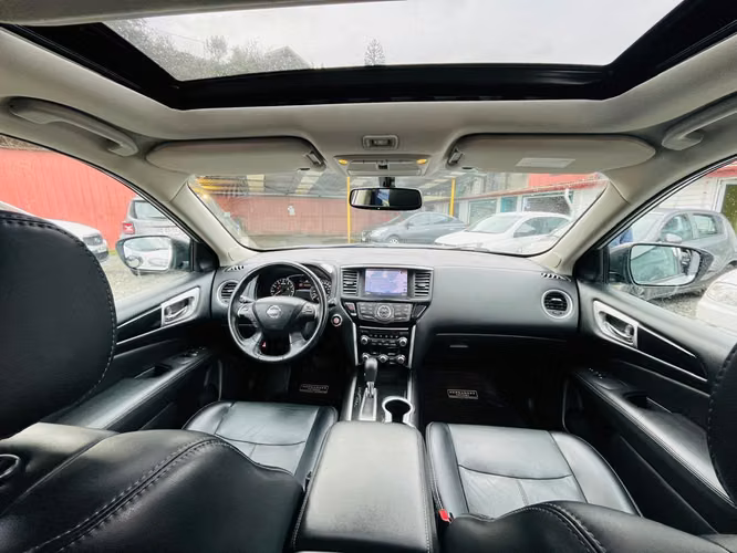 Nissan Pathfinder 2018 solo 54.000 km
