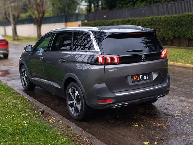 PEUGEOT 5008 BLUEHDI 130 1.5 AUT - 2023 | 2882
