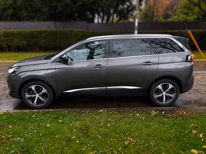 PEUGEOT 5008 BLUEHDI 130 1.5 AUT - 2023 | 2882