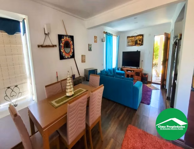Venta Casa en Quillón: 4 Dormitorios, Amplio Terreno y Piscina