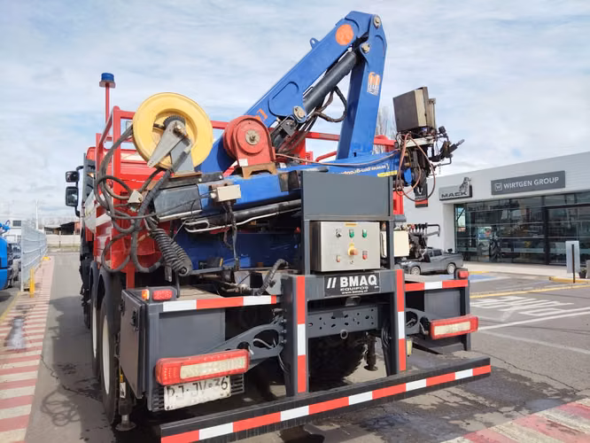 Camion Renault modelo K460 GRUA HIDROLAVADOR