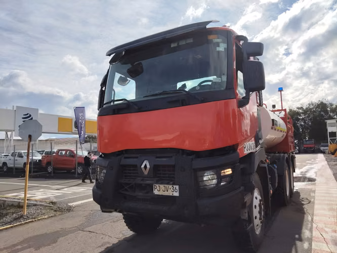 Camion Renault modelo K460 GRUA HIDROLAVADOR