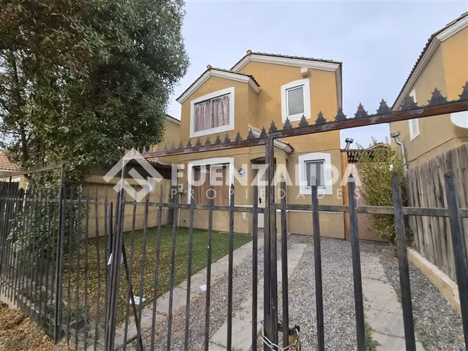 Casa en arriendo de 3 dorm. en Buín