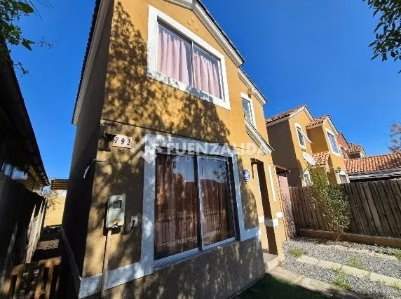 Casa en arriendo de 3 dorm. en Buín