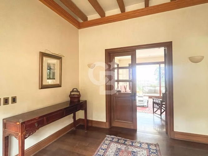 Venta Valle Escondido casa de gran categoría con vista CBG