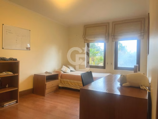 Venta Valle Escondido casa de gran categoría con vista CBG