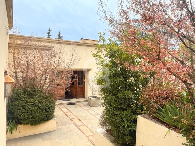 Venta Valle Escondido casa de gran categoría con vista CBG