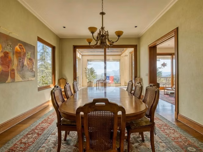 Venta Valle Escondido casa de gran categoría con vista CBG