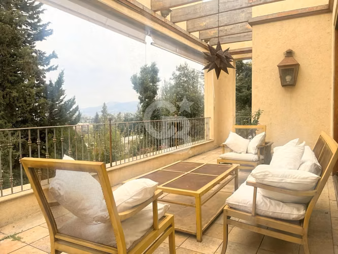 Venta Valle Escondido casa de gran categoría con vista CBG