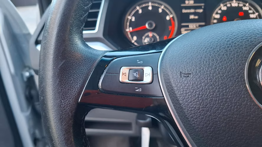 VOLKSWAGEN  VOYAGE HIGHLINE 1.6 MT 2022