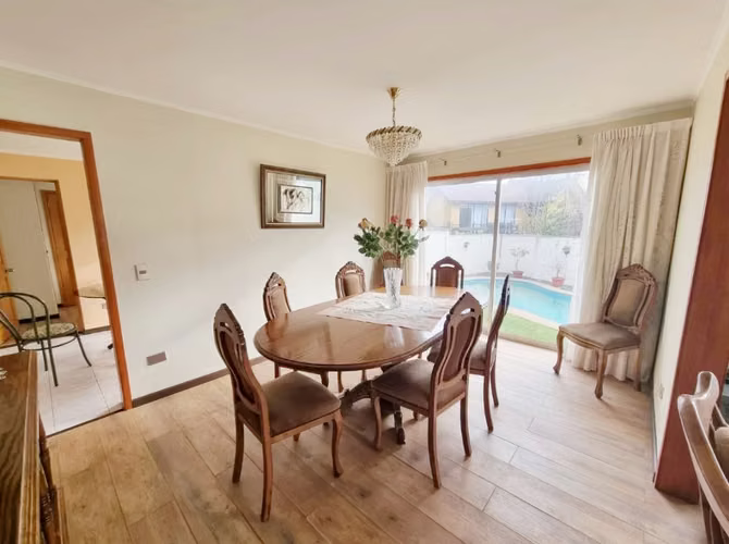 VENDE amplia casa en Bosques de Montemar, Concón.