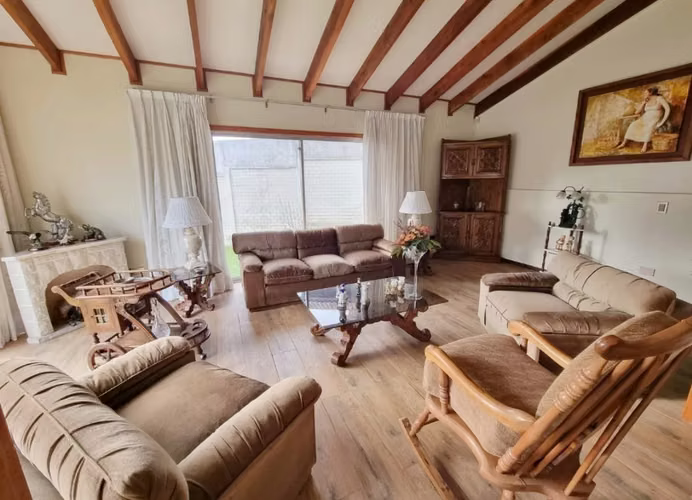 VENDE amplia casa en Bosques de Montemar, Concón.
