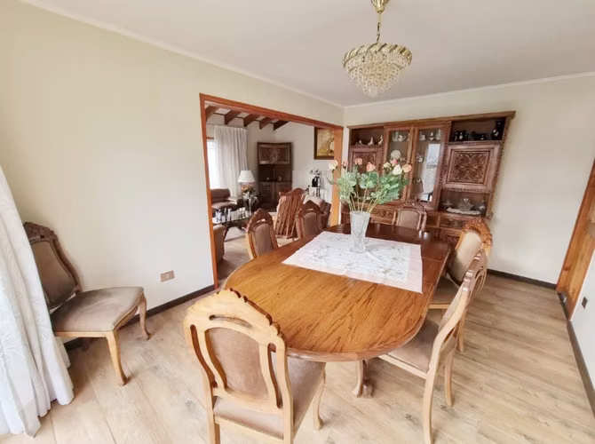 VENDE amplia casa en Bosques de Montemar, Concón.