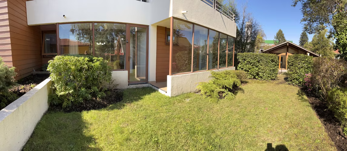 SE VENDE ACOGEDOR Y AMPLIO DPTO FRENTE AL LAGO VIL