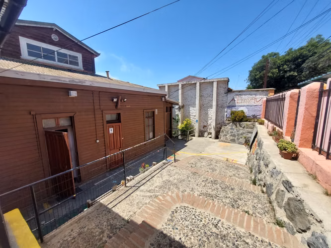 VENTA CASA 9HAB 9BA VALPARAÍSO