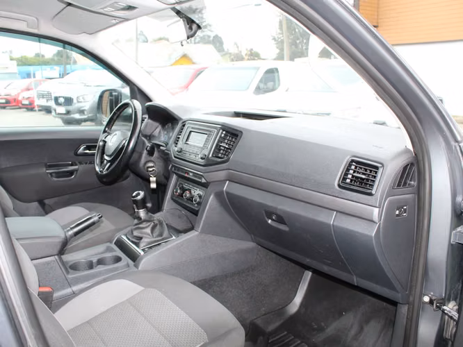 VOLKSWAGEN Amarok 2.0 TRENDLINE DIESEL 4MOTION 4X4 DOB. CAB. MT 4P 2019 - Imagen 5