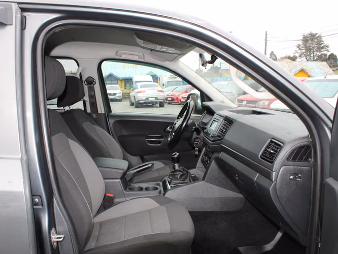VOLKSWAGEN Amarok 2.0 TRENDLINE DIESEL 4MOTION 4X4 DOB. CAB. MT 4P 2019 - Imagen 6
