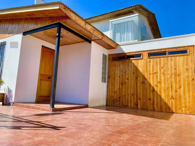 EN VENTA! CASA 2 PISOS REMODELADA  (177538)