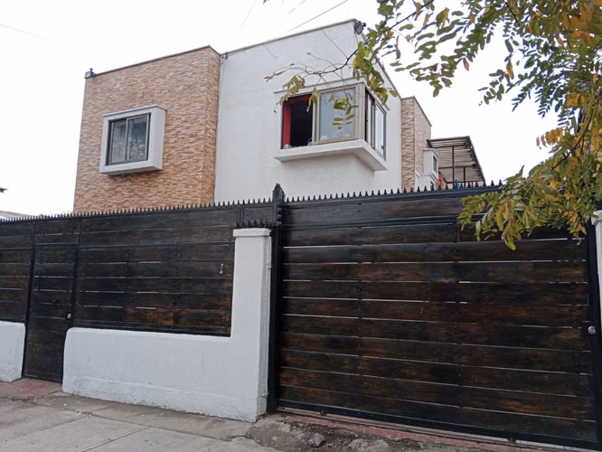 SE VENDE HERMOSA CASA 2 PISOS, SAN JOAQUIN 4.280 U.F