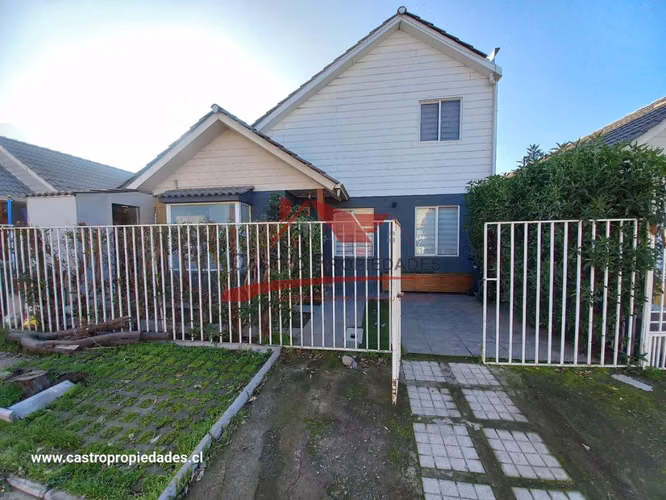Hermosa Casa Dos Pisos Aislada, 4 Dormitorios, 2 Baños, Lampa