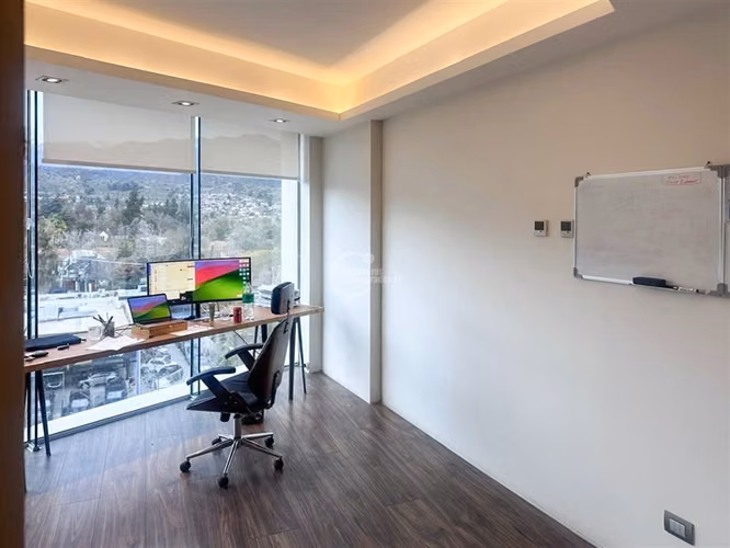 Arriendo Oficina, Avda. La Dehesa 85 m2 2 estacion. 1 bod.