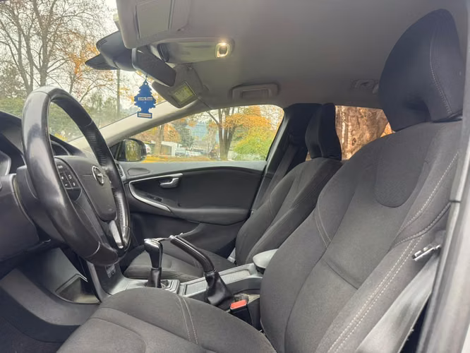 Volvo V40 D2 2.0 Diésel Momentum – Año 2019 - Imagen 4