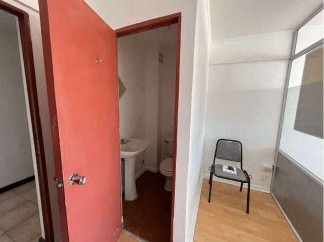 ARRIENDO OFICINA 18M2 EN EL CENTRO DE LOS ANGELES, 1 BAÑO