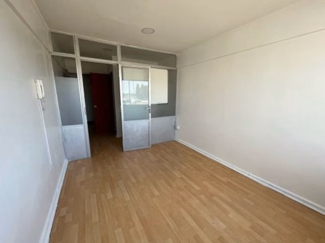 ARRIENDO OFICINA 18M2 EN EL CENTRO DE LOS ANGELES, 1 BAÑO
