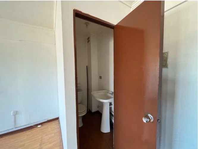 ARRIENDO OFICINA 33M2 EN EL CENTRO DE LOS ANGELES, 2 BAÑOS
