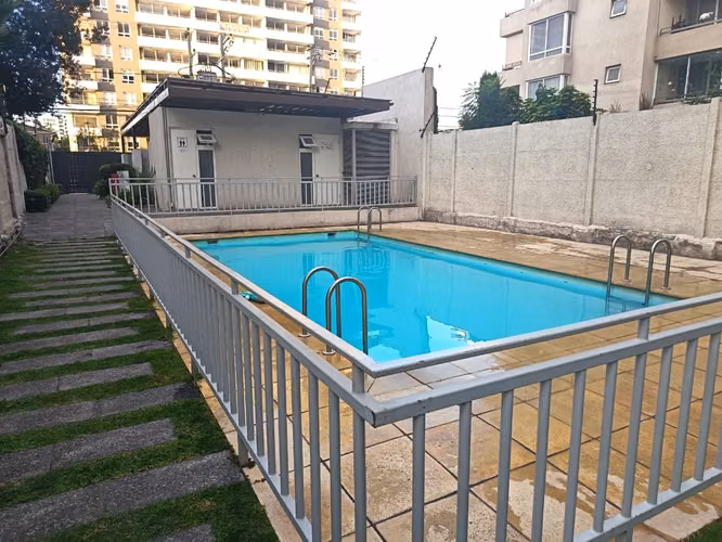 OPORTUNIDAD!!! VENDO DEPARTAMENTO 2D 2B + ESTACIONAMIENTO EN EXCELENTE SECTOR DE MACUL.
