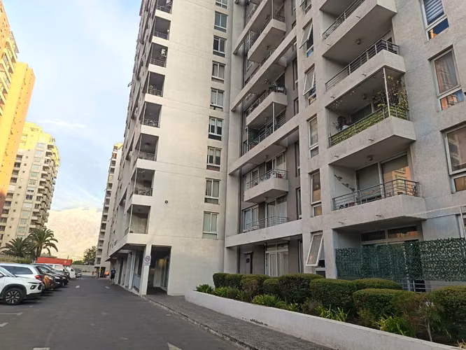 OPORTUNIDAD!!! VENDO DEPARTAMENTO 2D 2B + ESTACIONAMIENTO EN EXCELENTE SECTOR DE MACUL.