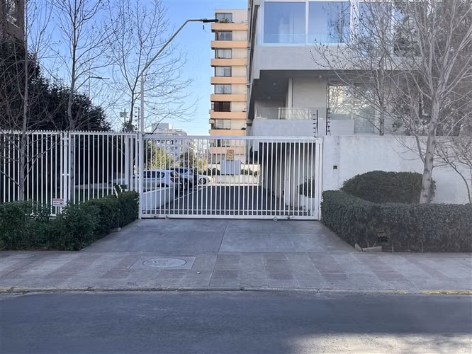 Venta Estacionamiento en venta en Ñuñoa, buena ubicación