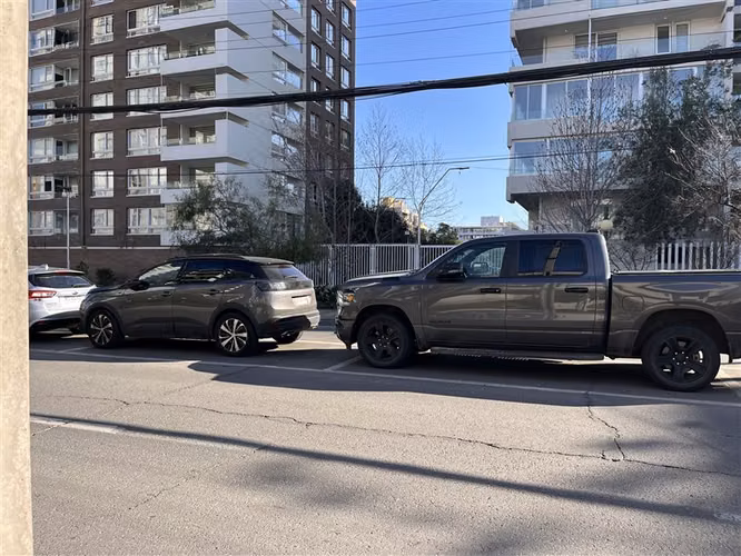 Venta Estacionamiento en venta en Ñuñoa, buena ubicación