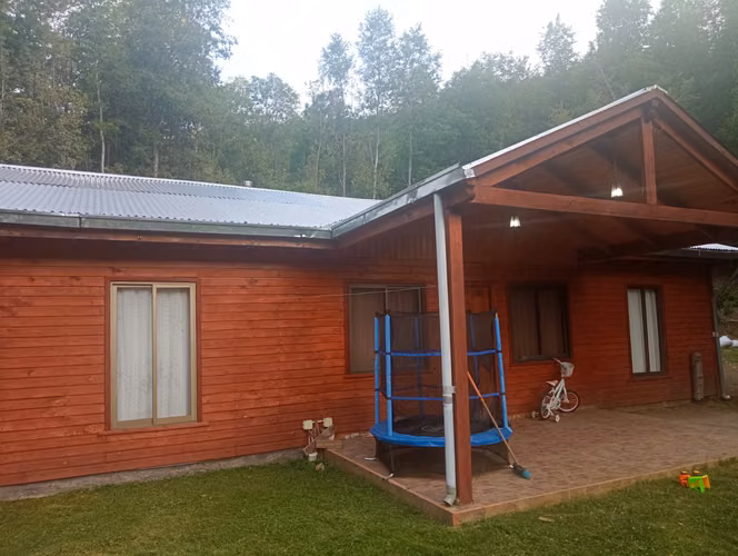 En Venta: Amplia Parcela de 2,25 Hectáreas con Casa Equipada – Tucapel