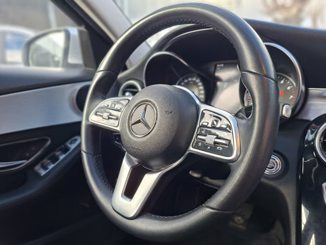 MERCEDES-BENZ C200 2019