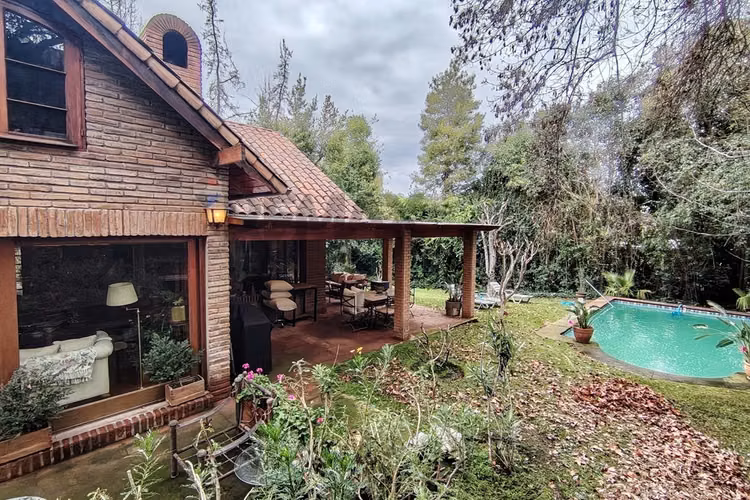Espectacular casa lo barnechea - Imagen 2