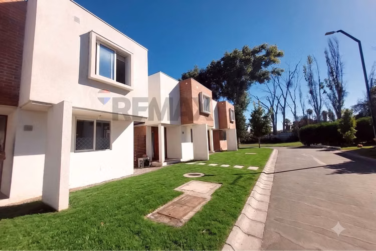 Venta casas mediterráneas en isla de maipo