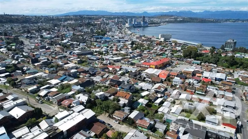 Puerto Montt barrio histórico cercano terminal internacional - Imagen 3
